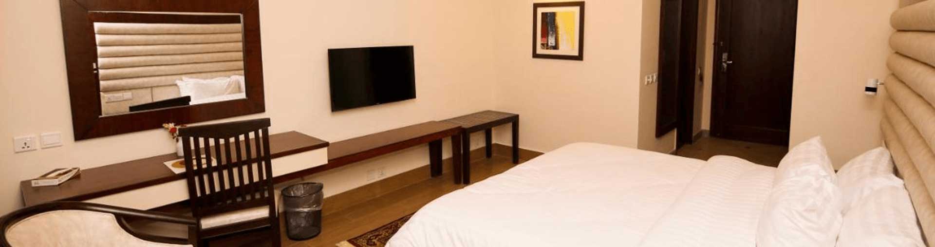 Hashoo School of Hospitality Management signing ceremony