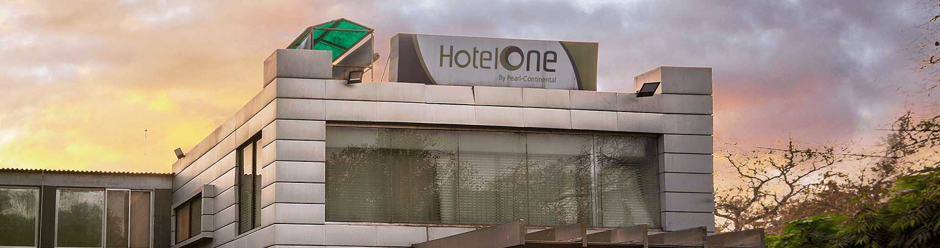 Hashoo School of Hospitality Management signing ceremony