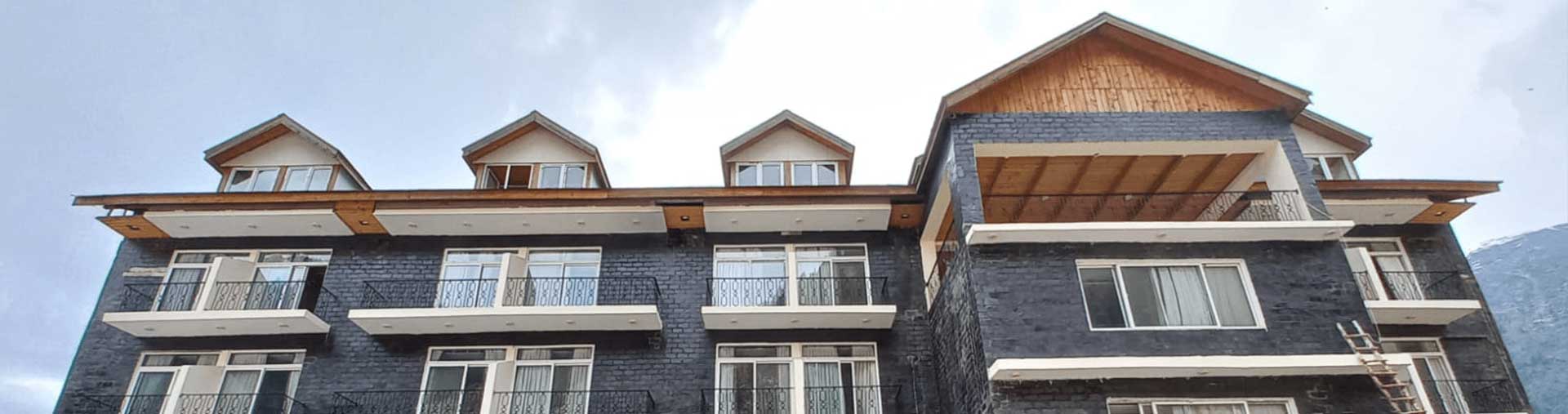 Hashoo School of Hospitality Management signing ceremony