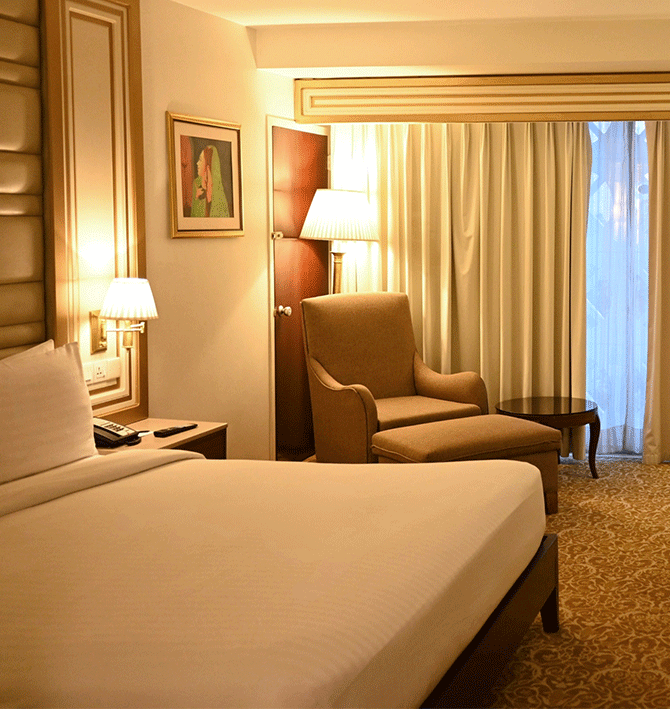 DELUXE ROOM