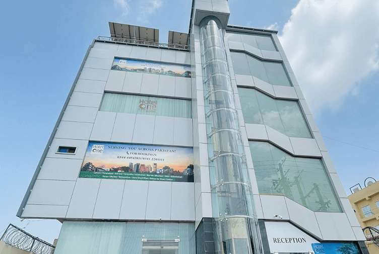 Hotel One Dera Ghazi Khan