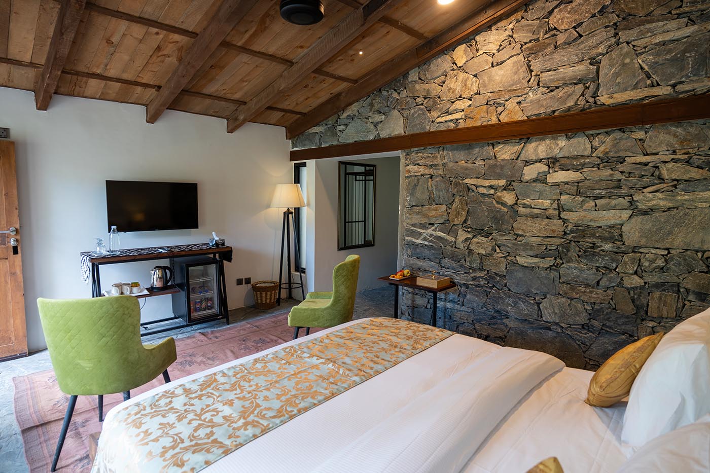 Standard King Room image 3