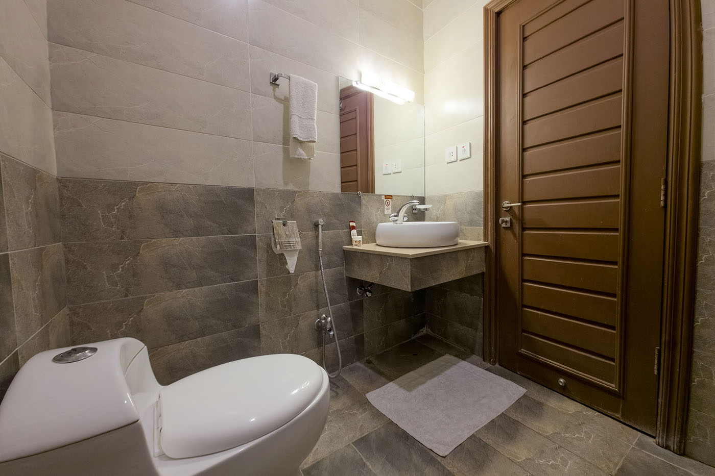 Deluxe Twin Room With Mountain View image 7