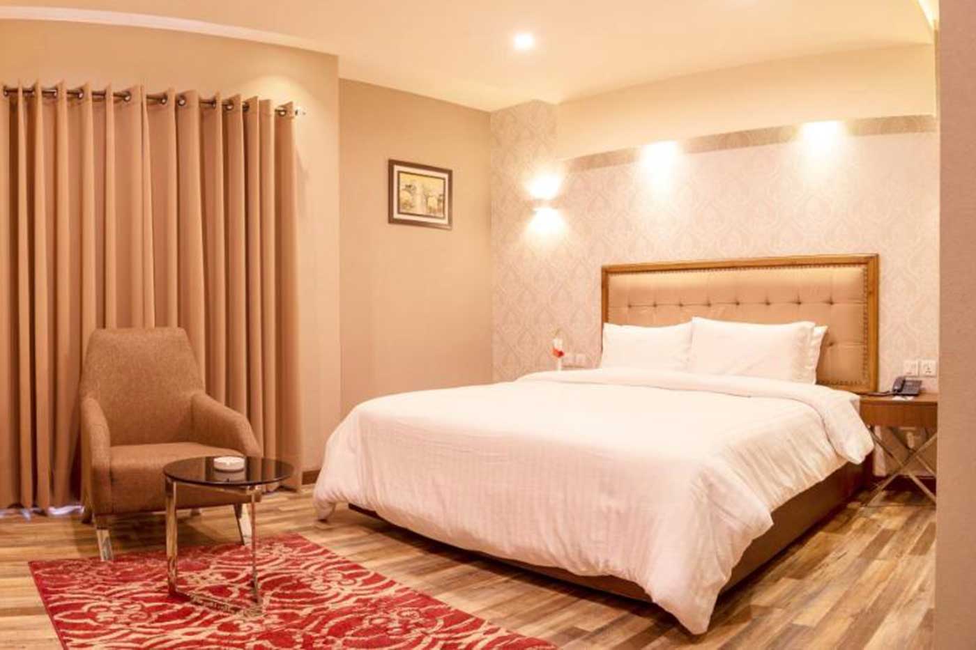 Deluxe King Room image 1