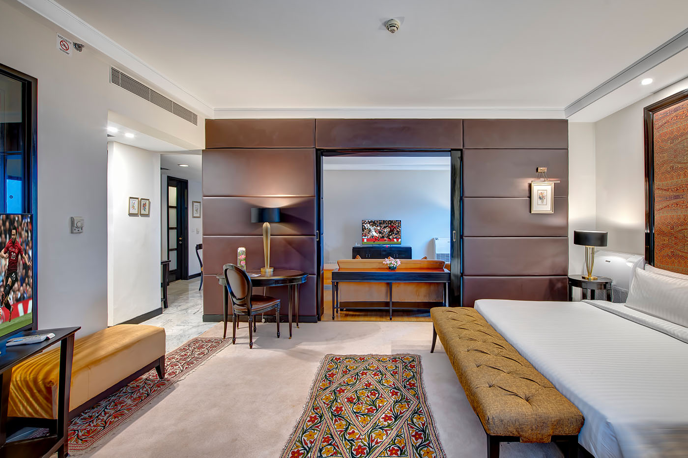 Deluxe Suite image 5