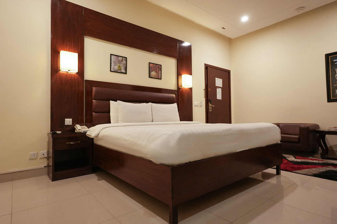 Deluxe King Room image 4