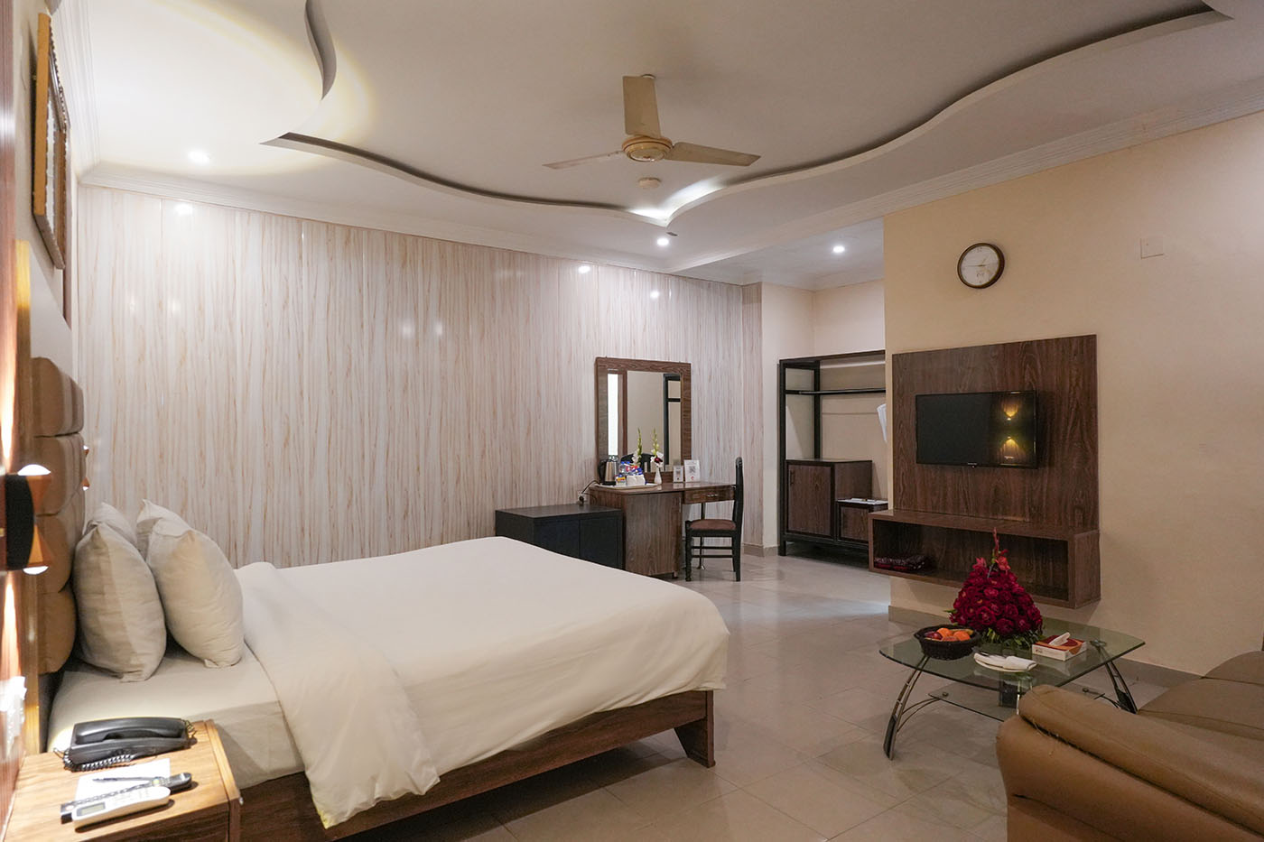 Executive Suite image 5