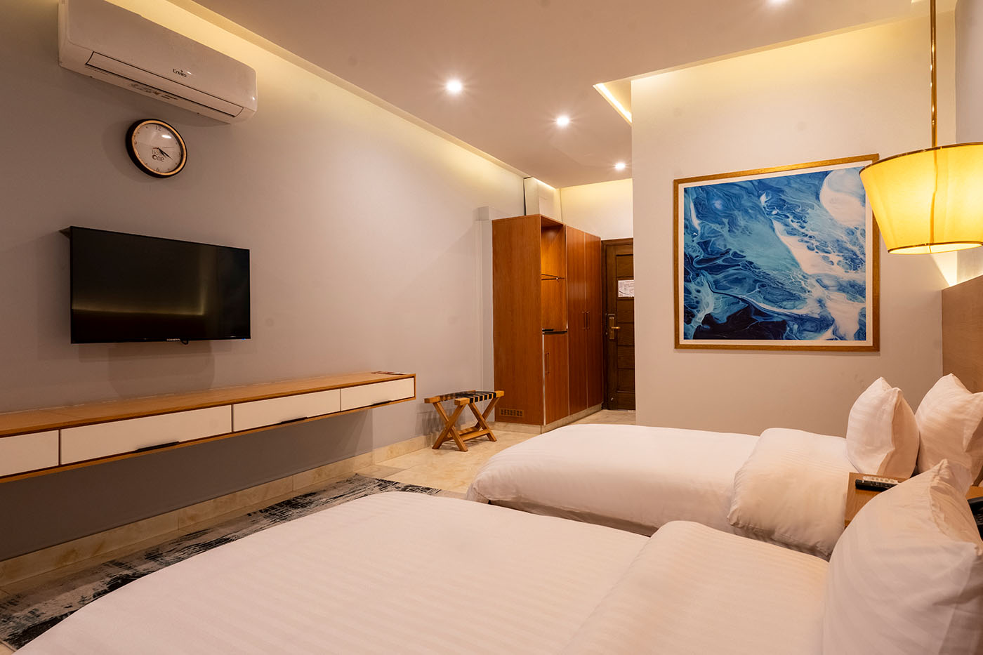 Deluxe Twin Room image 4