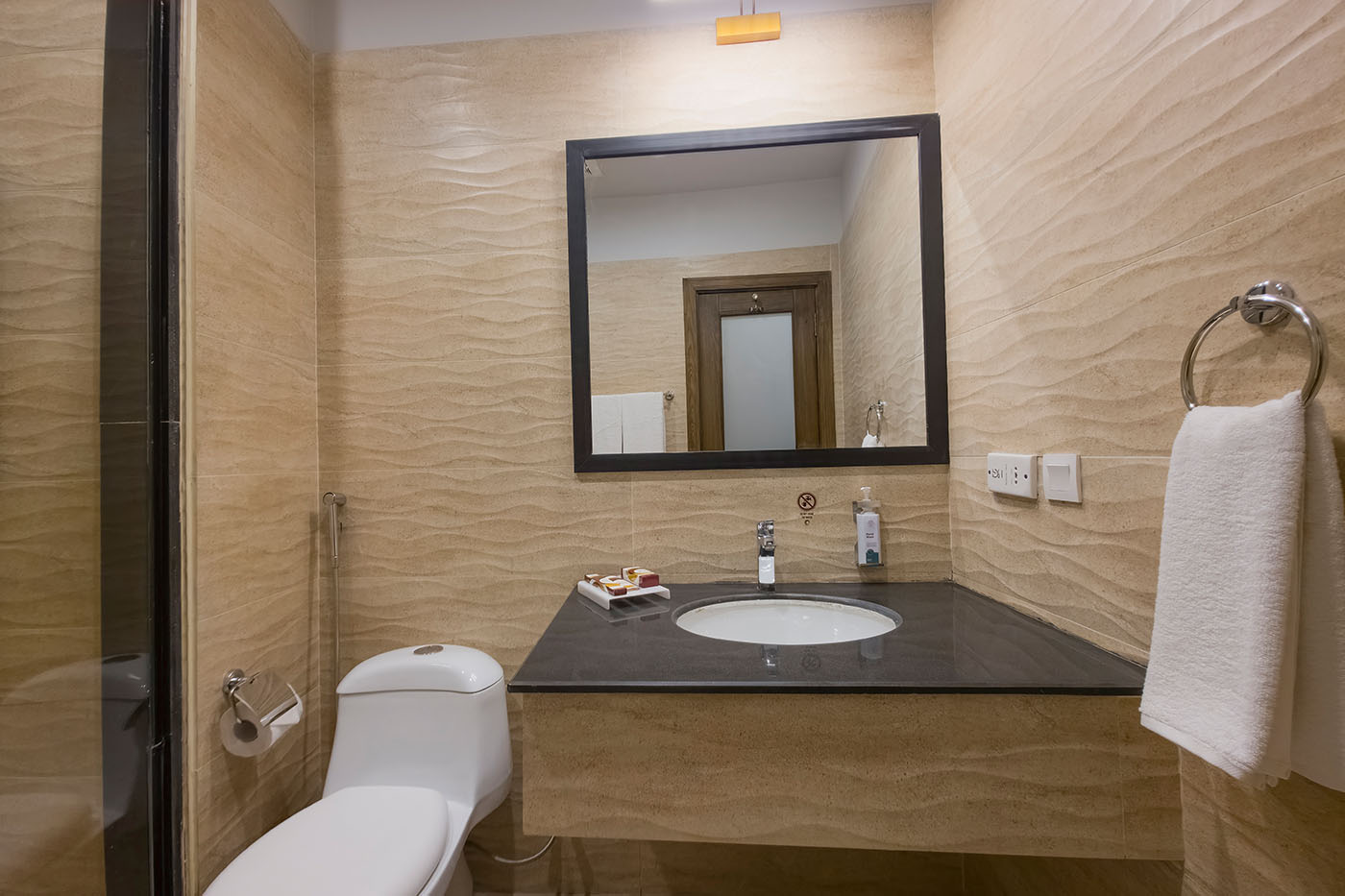 Deluxe Twin Room image 1