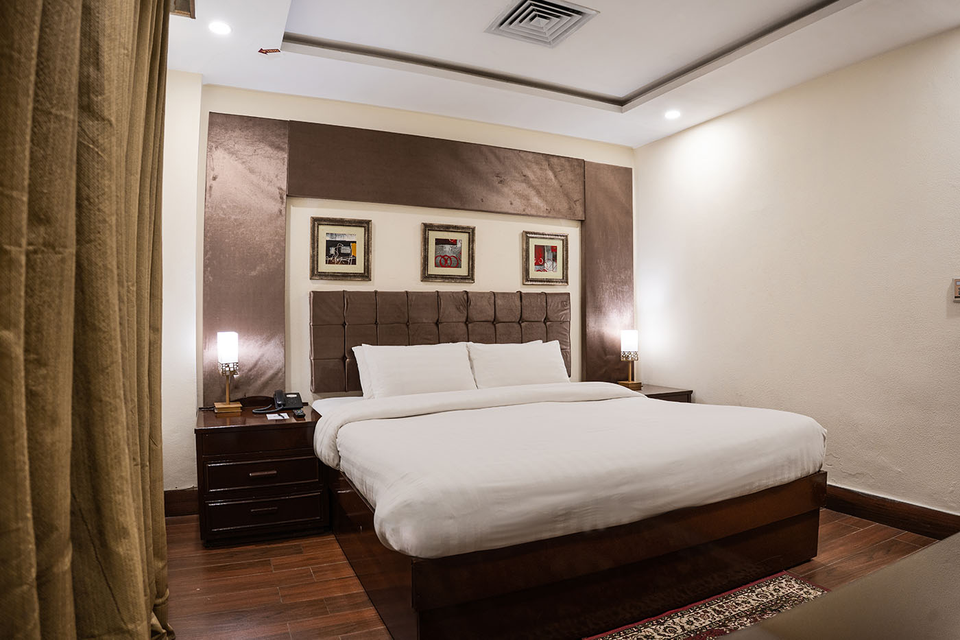 King Suite image 8