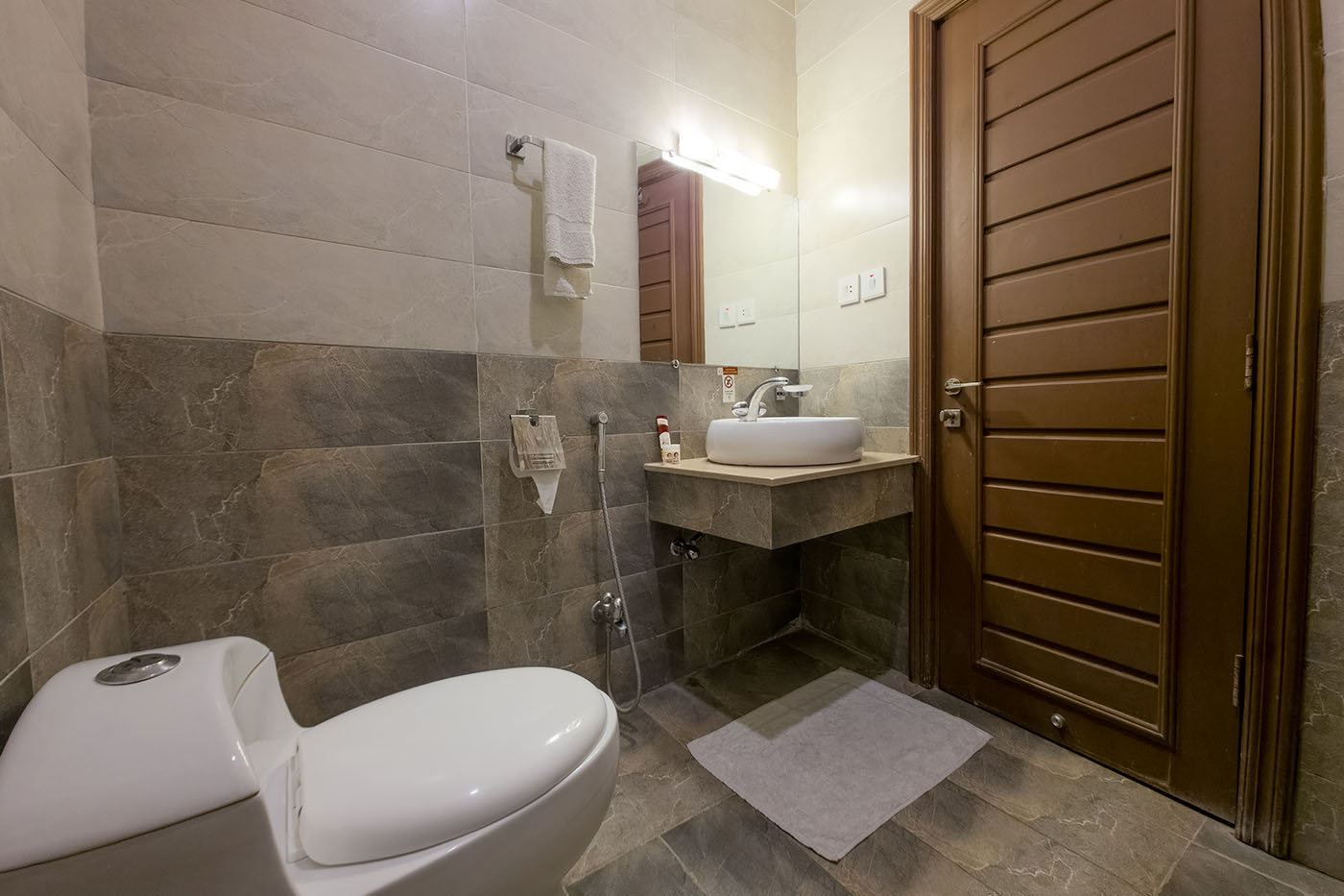 Deluxe Double Room With Balcony image 11