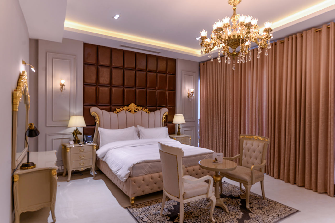 Royal Suite image 9