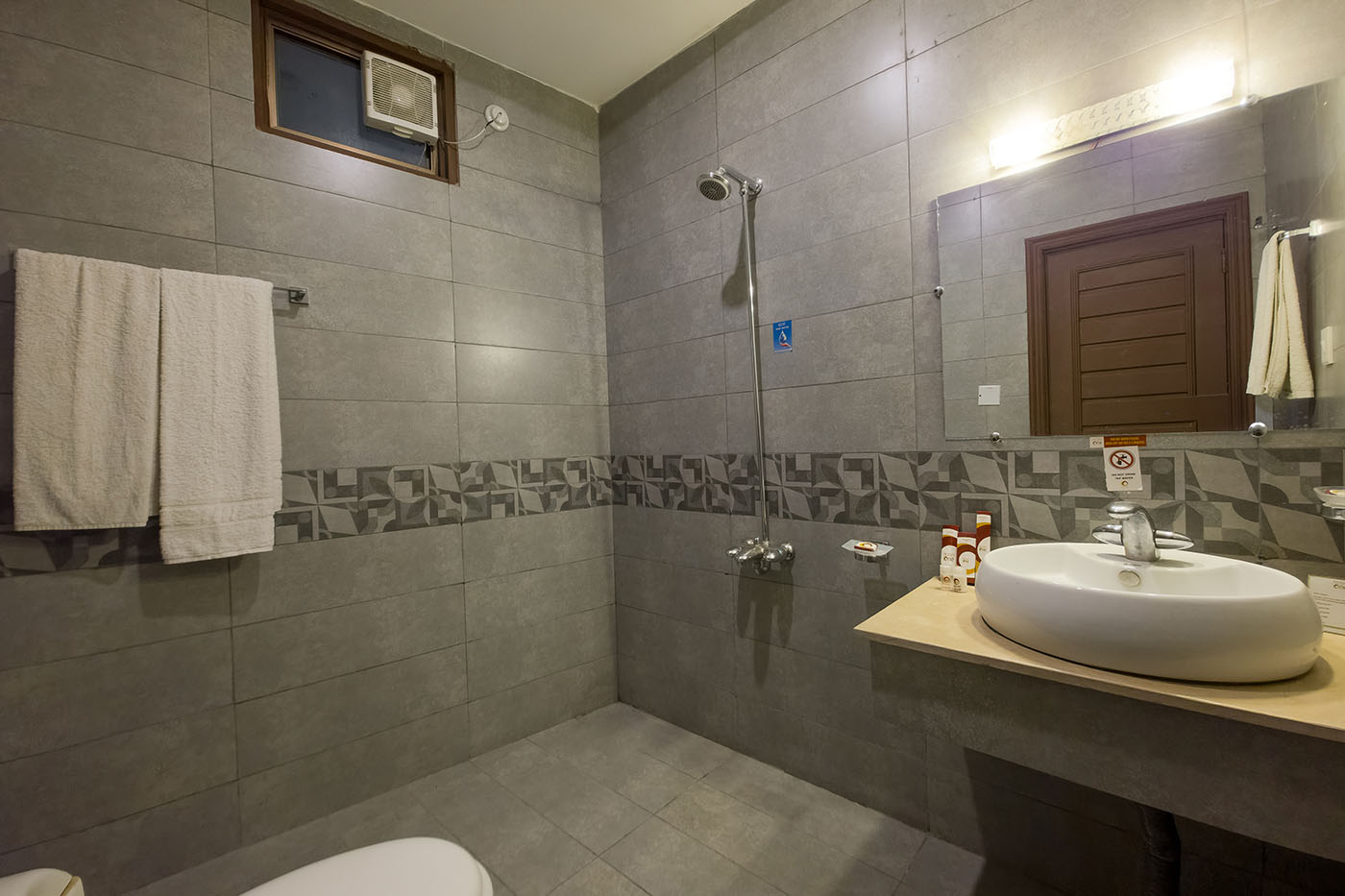 2 Bed Room Suite With Living Room image 11