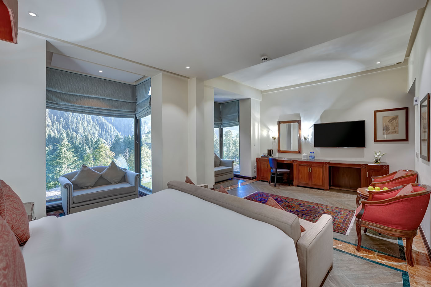 Family Room King image 7