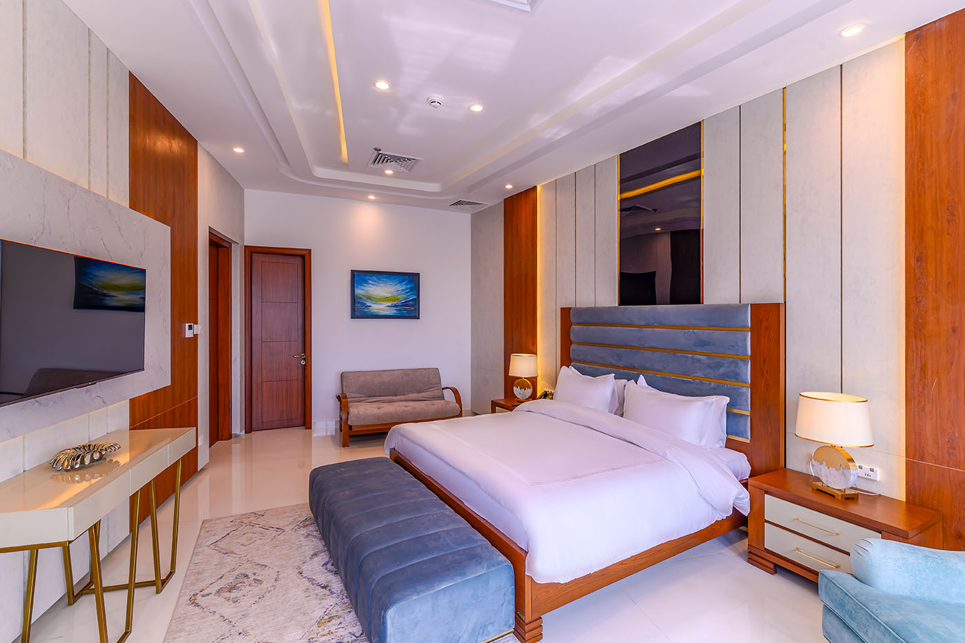 Executive Suite image 7