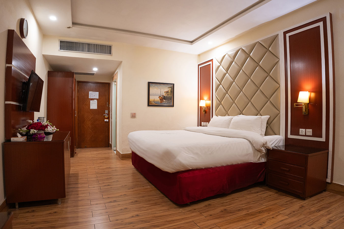 Executive Suite image 3