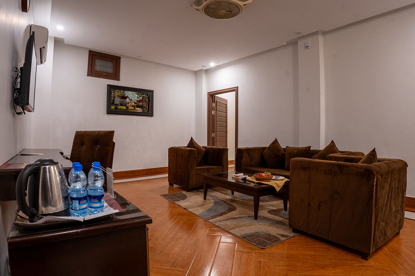 2 Bed Room Suite With Living Room image 12