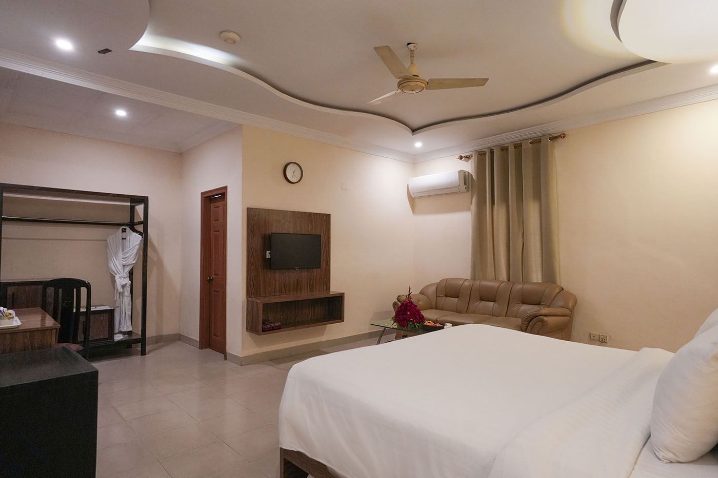 Executive Suite image 4