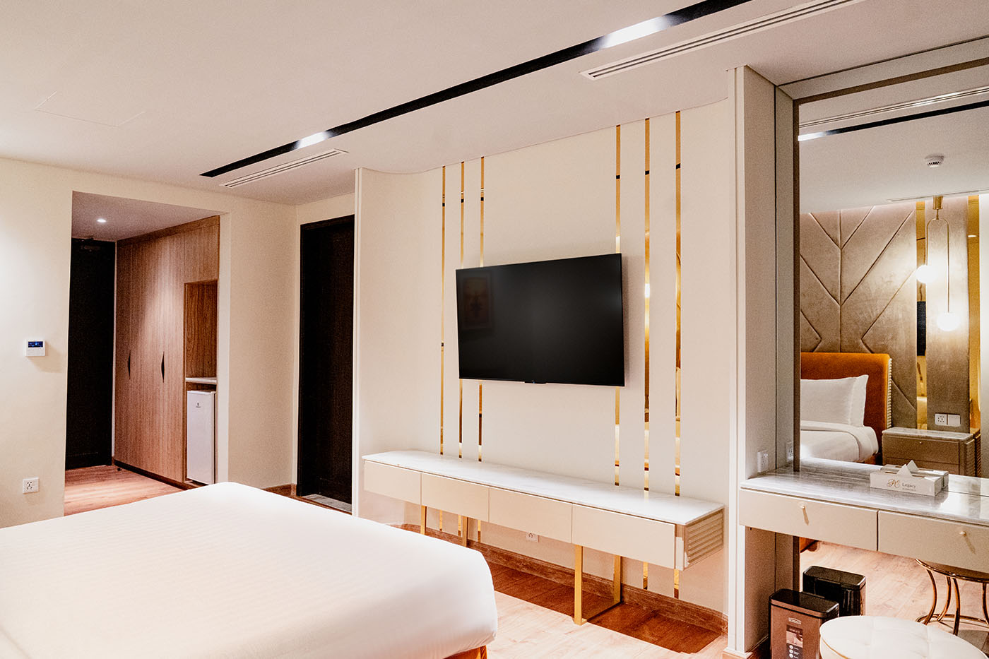 Executive Suite image 5