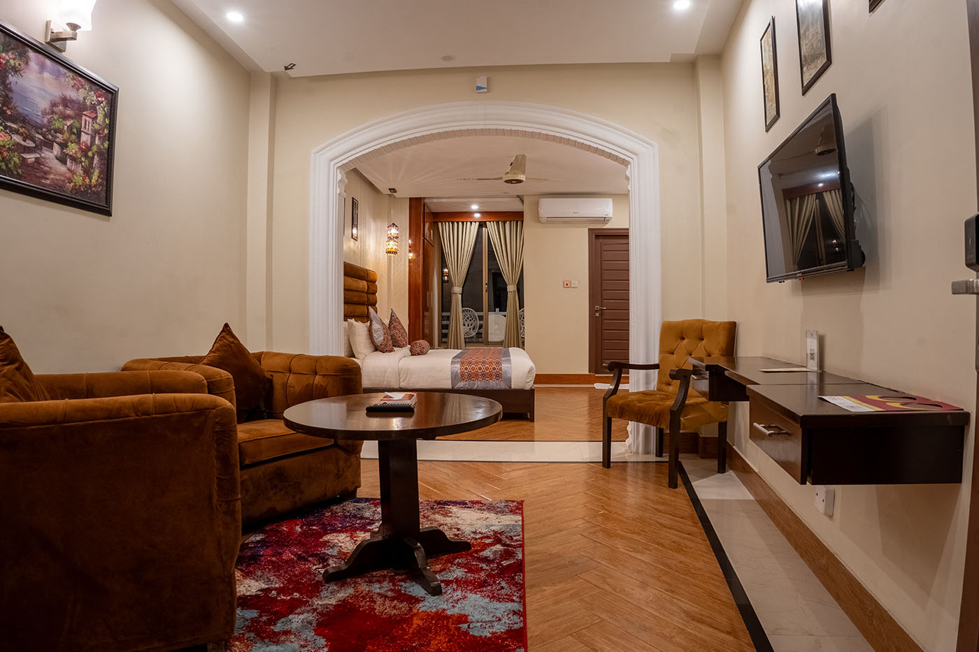 Executive Room image 7