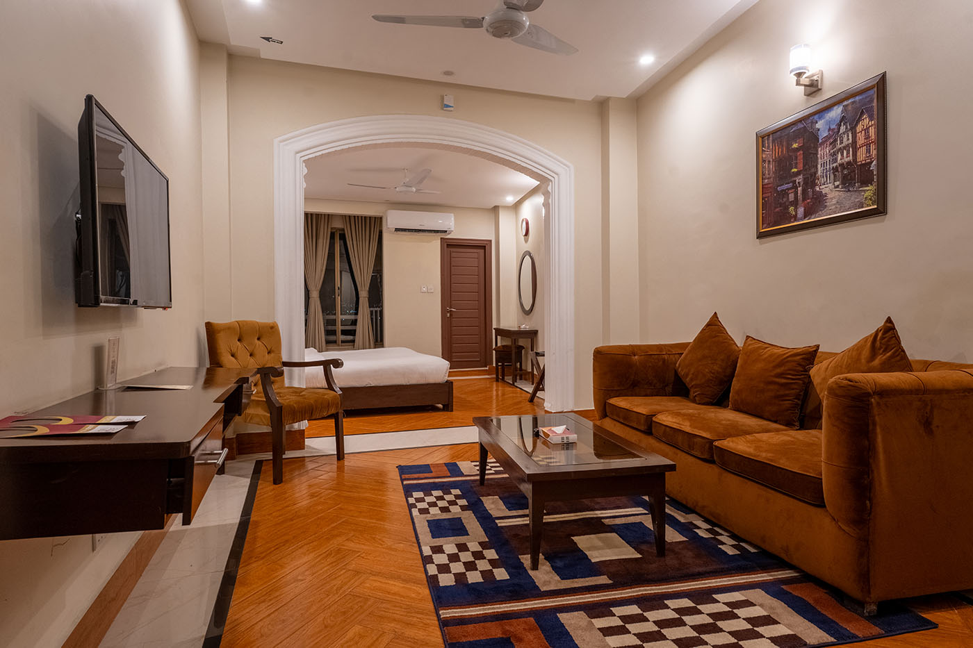 Deluxe Double Room With Balcony image 8