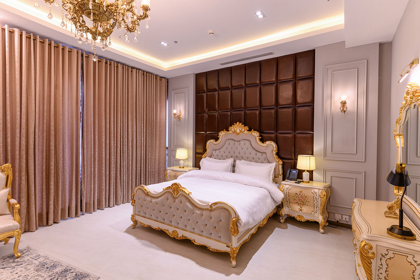 Royal Suite image 11