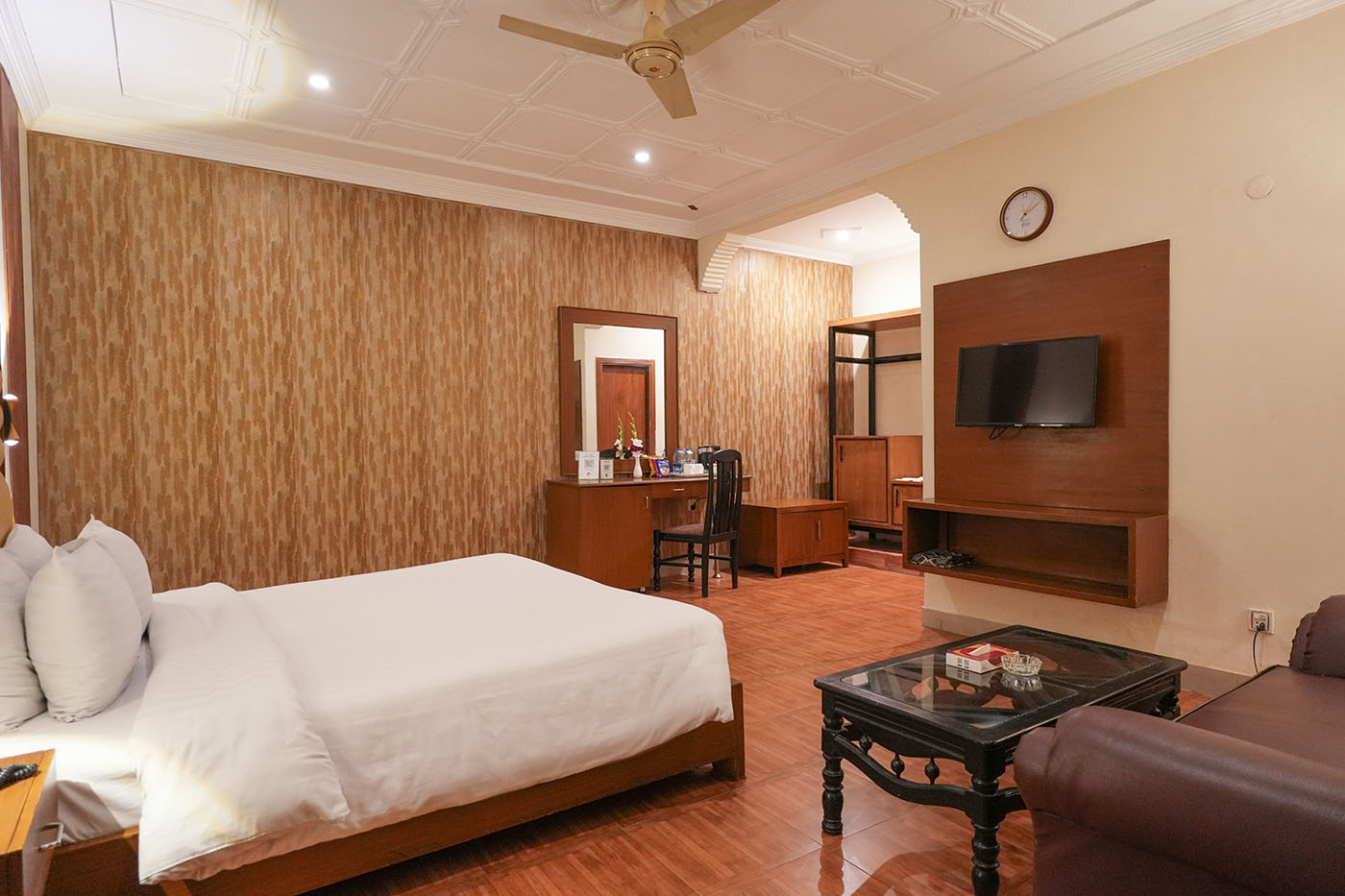 Deluxe Double Room image 3