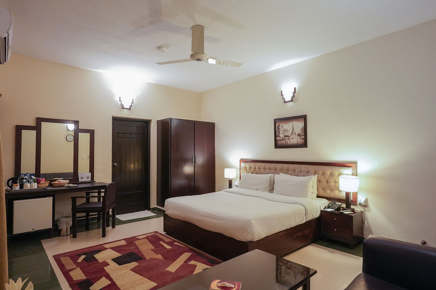 Executive King Room image 2