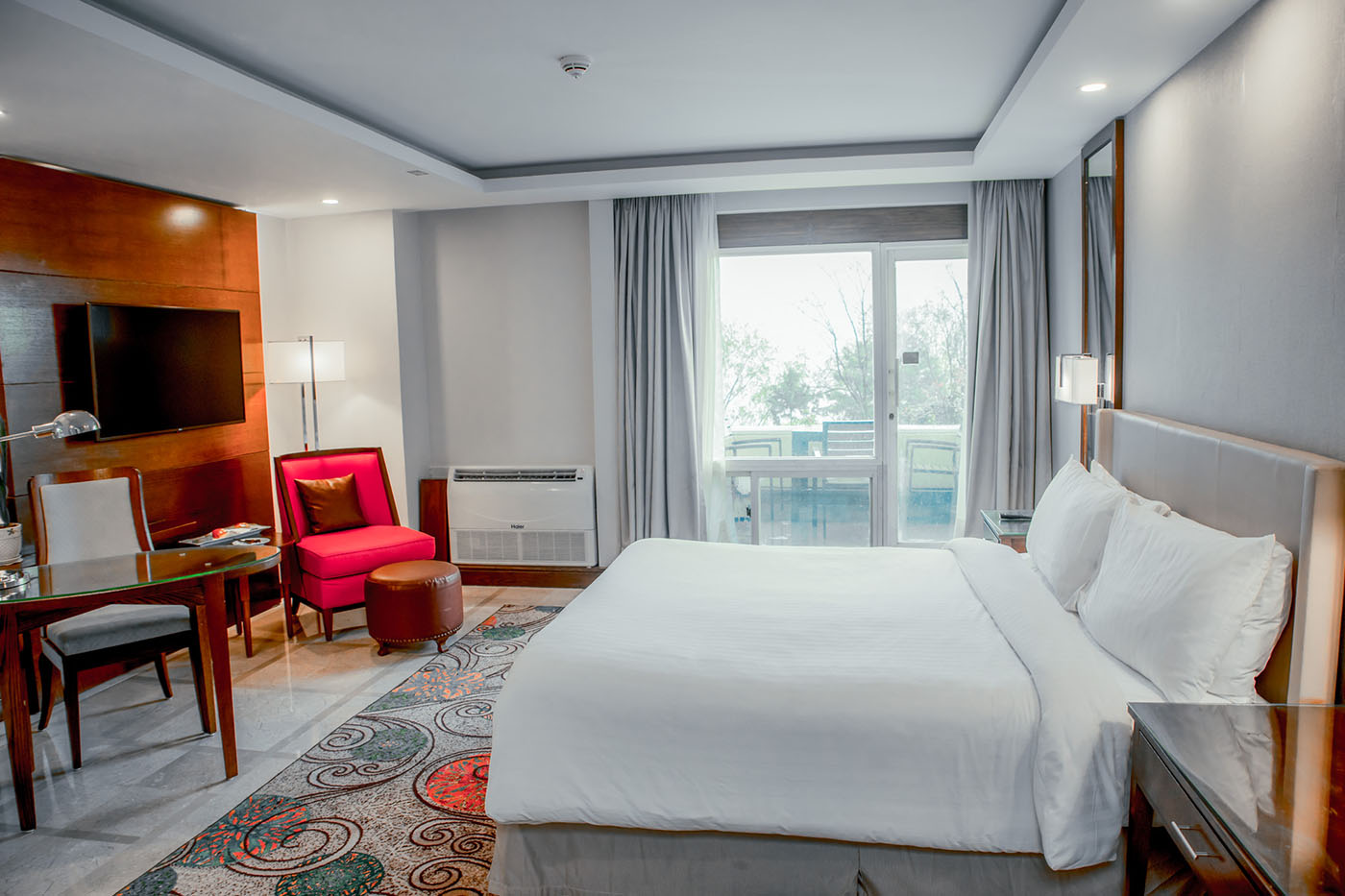 Executive Suite image 12