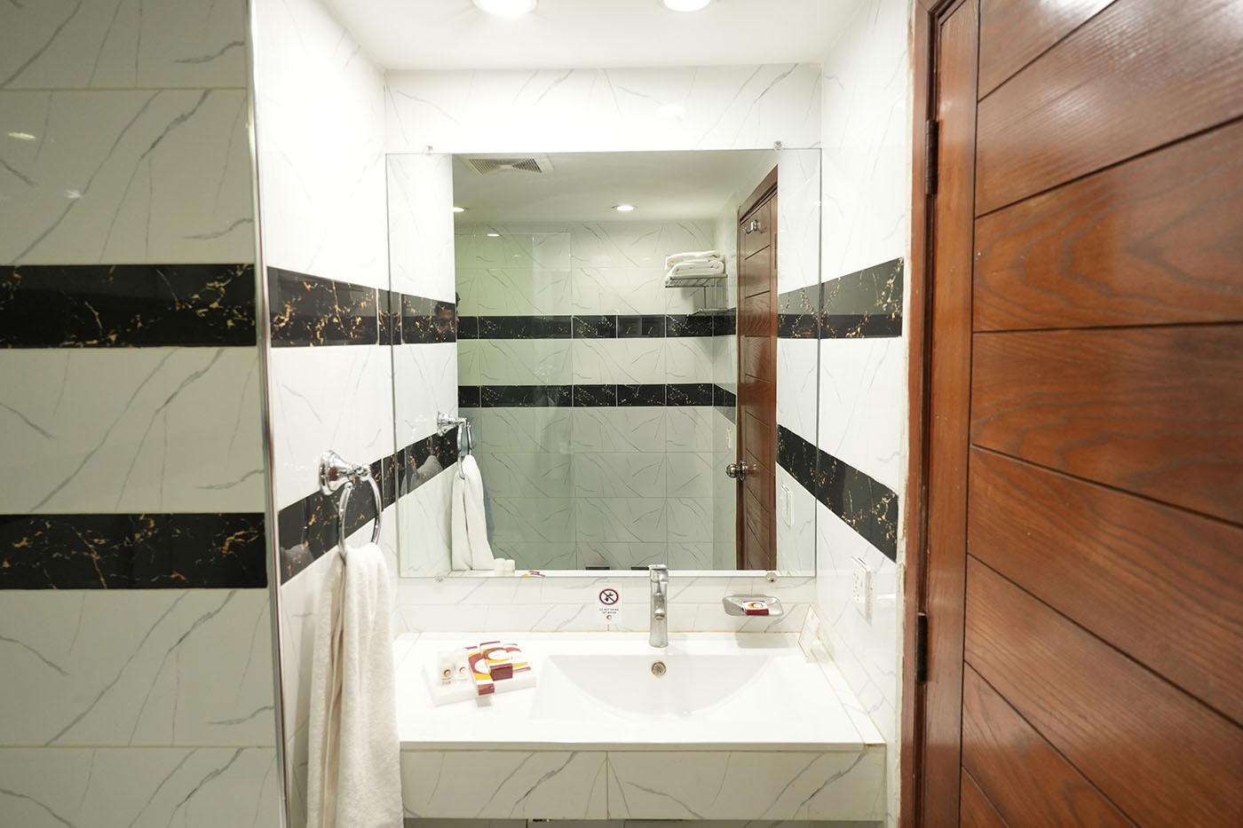Deluxe Twin Room image 2