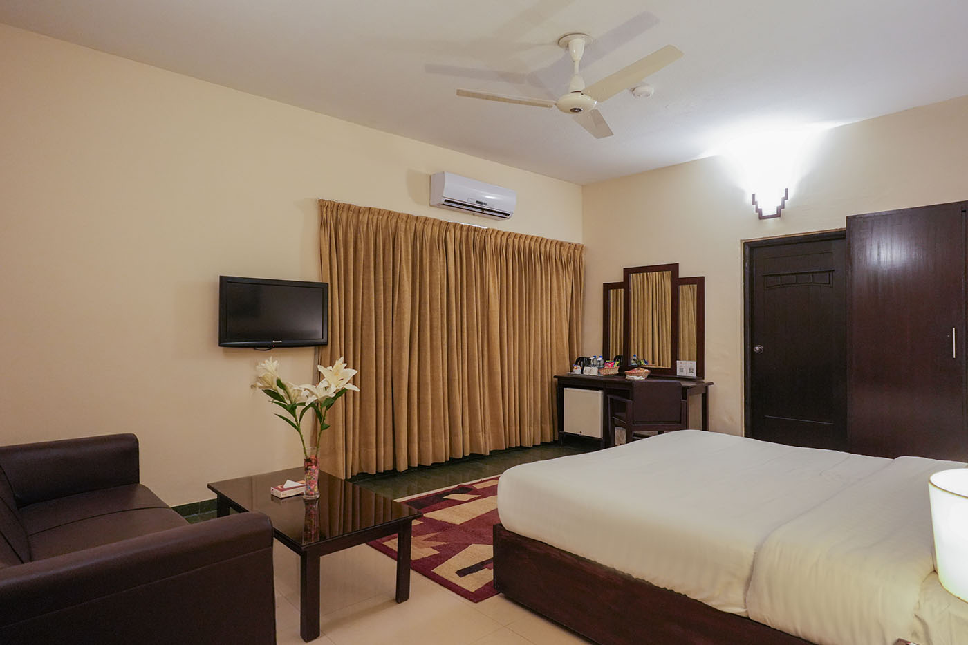 Executive King Room image 6