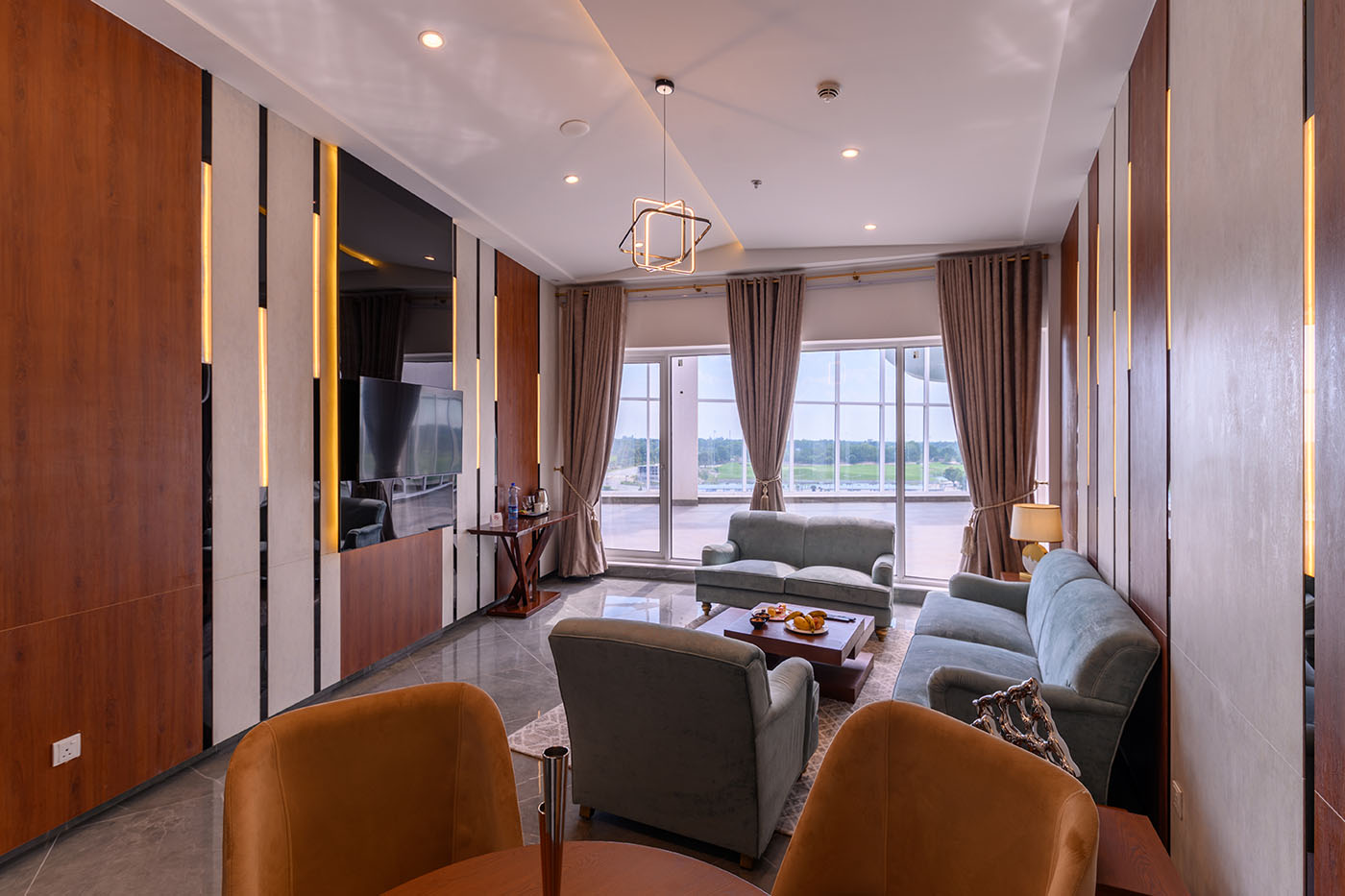 Executive Suite image 3