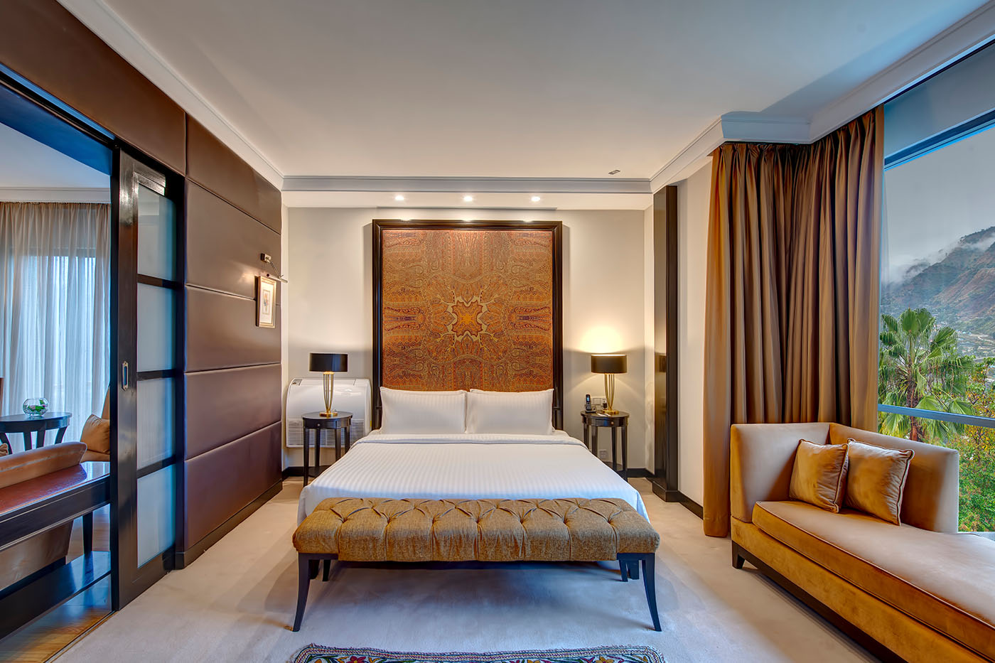 Deluxe Suite image 10