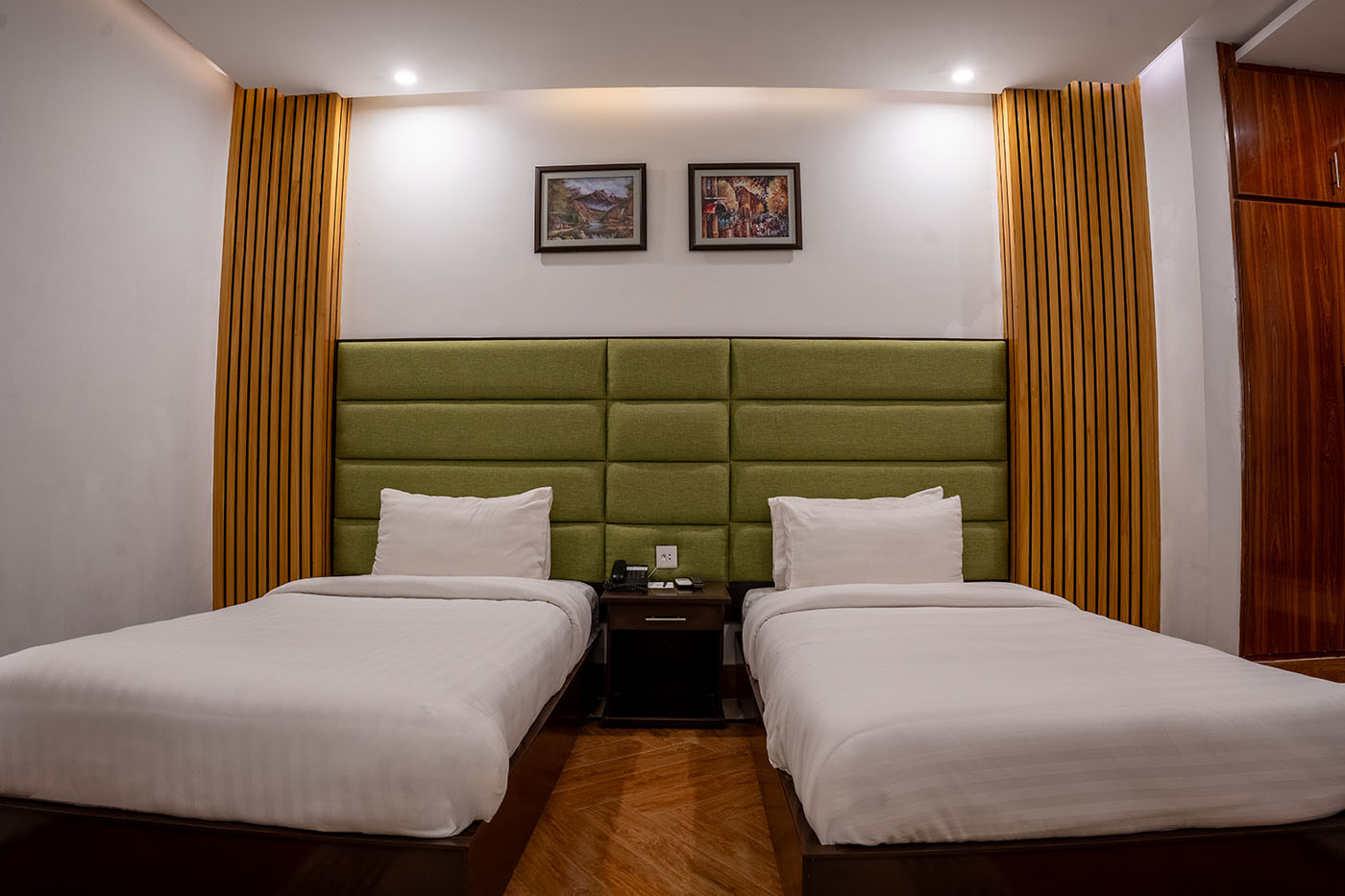 2 Bed Room Suite With Living Room image 6
