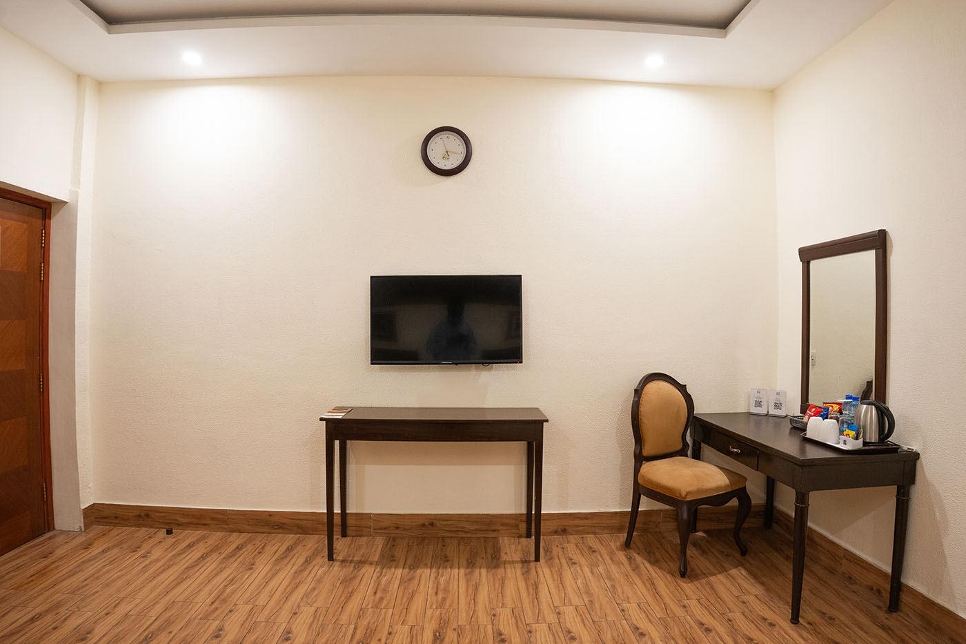 Standard Twin Room image 3