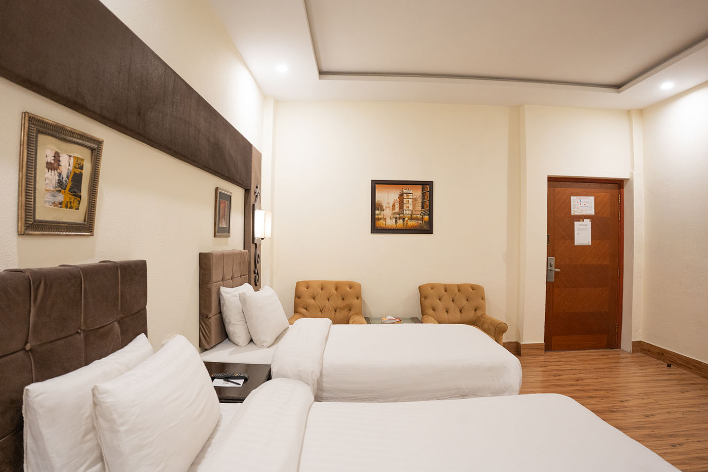 Standard Twin Room image 2