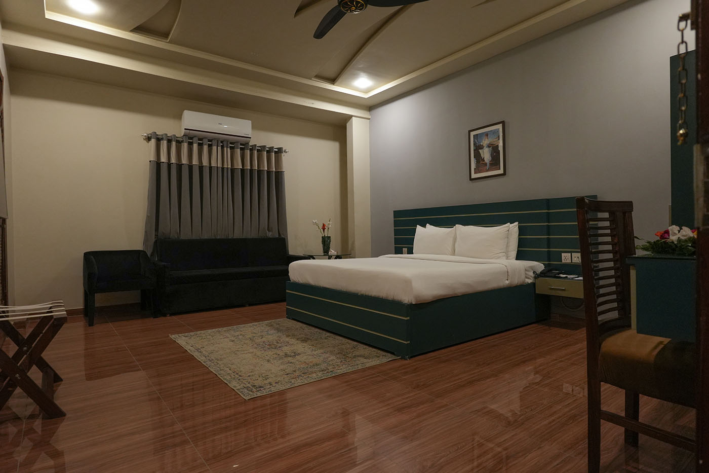 Deluxe King image 6