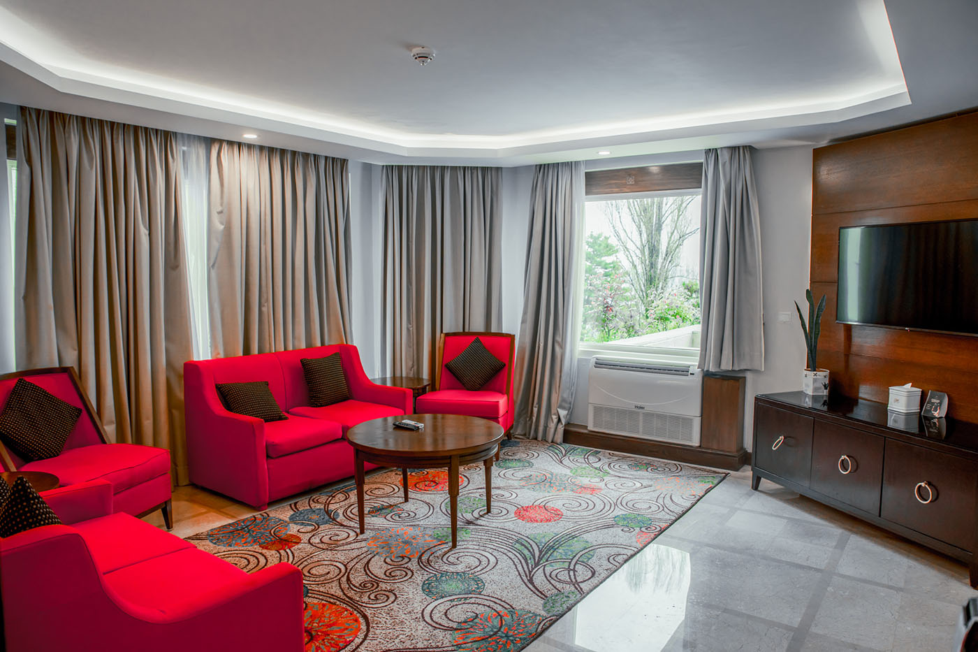 Executive Suite image 5