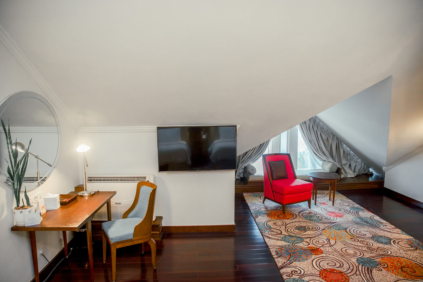 Deluxe Suite image 2