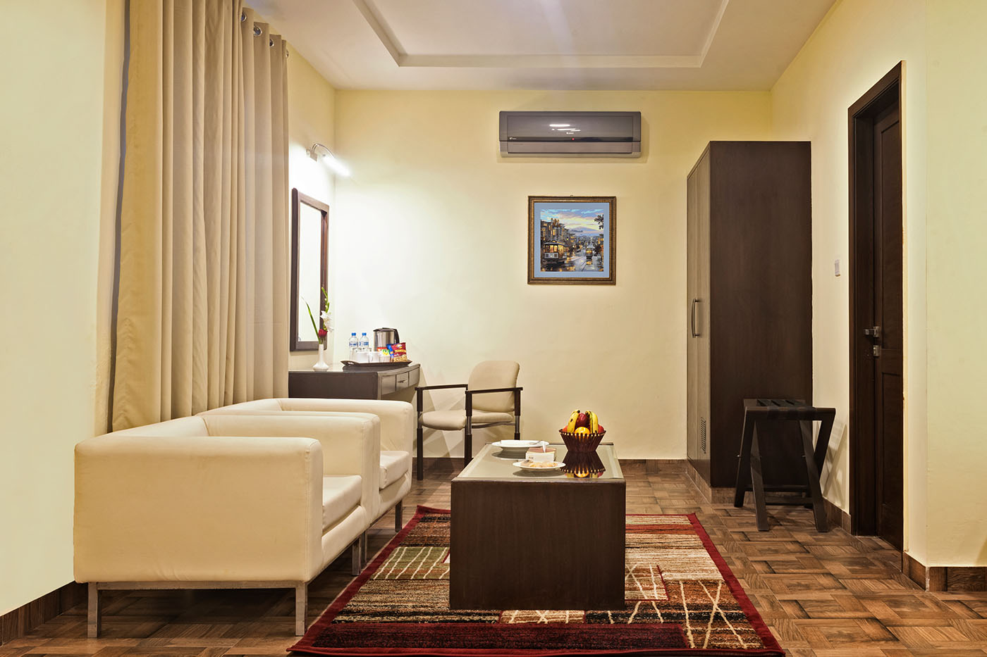 Deluxe Twin Room image 4