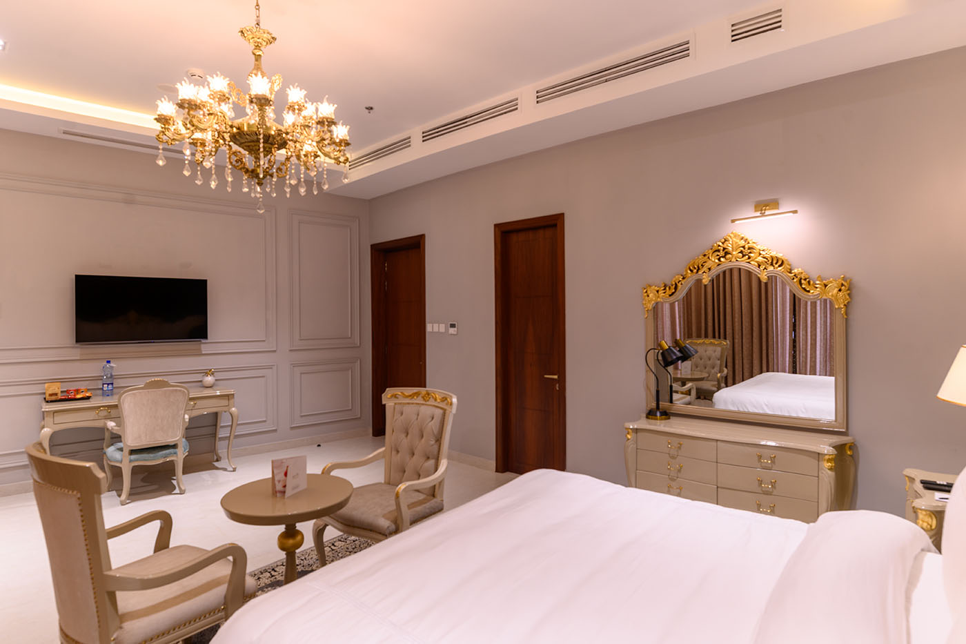Royal Suite image 7