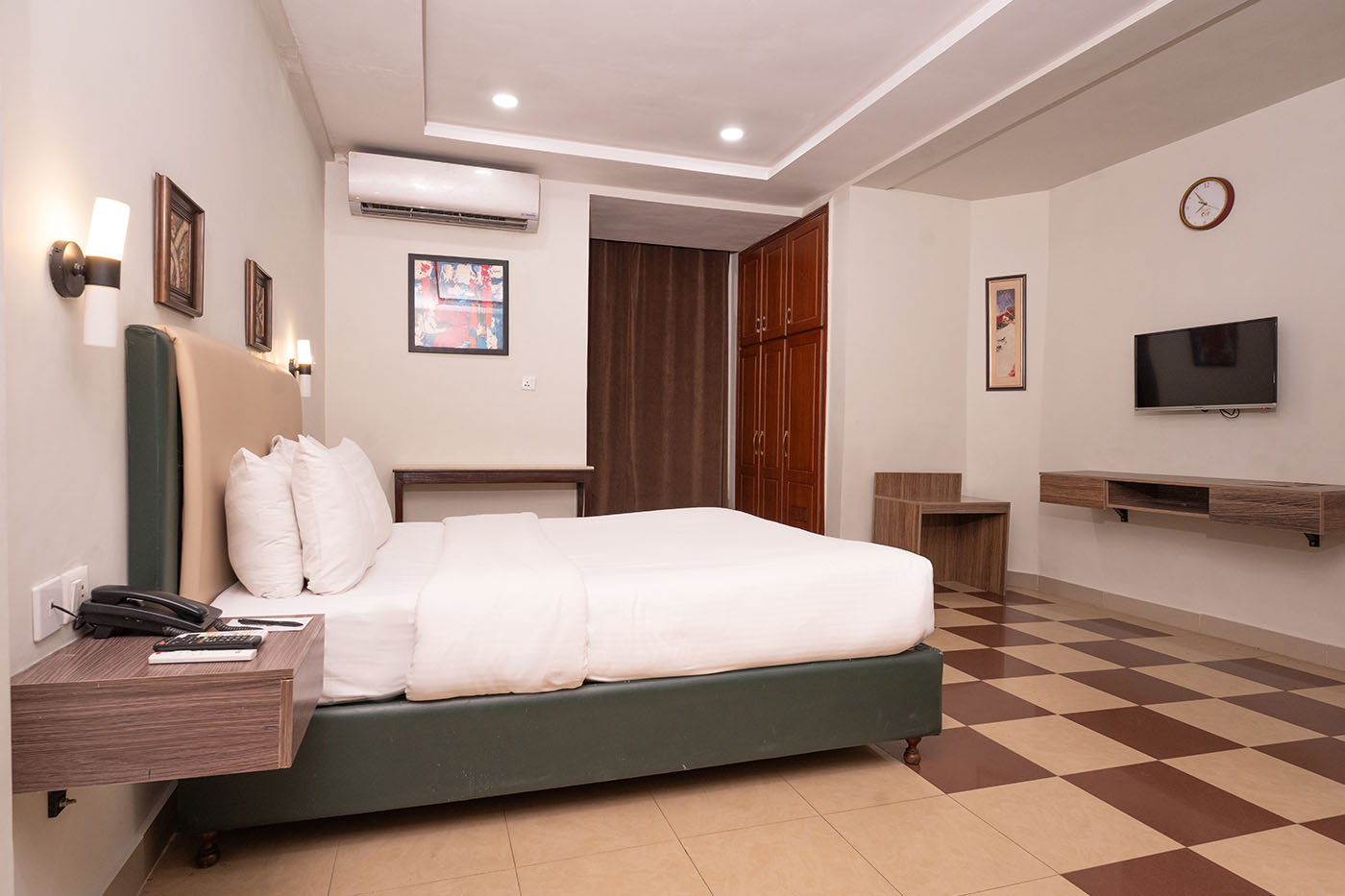 Executive Suite image 4