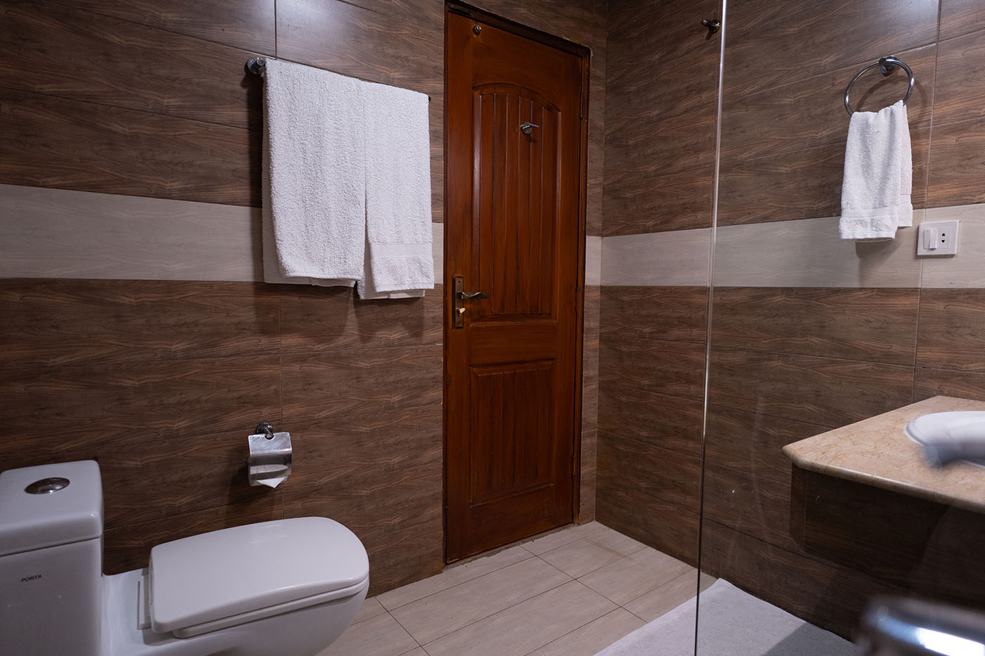 Deluxe Twin Room image 5