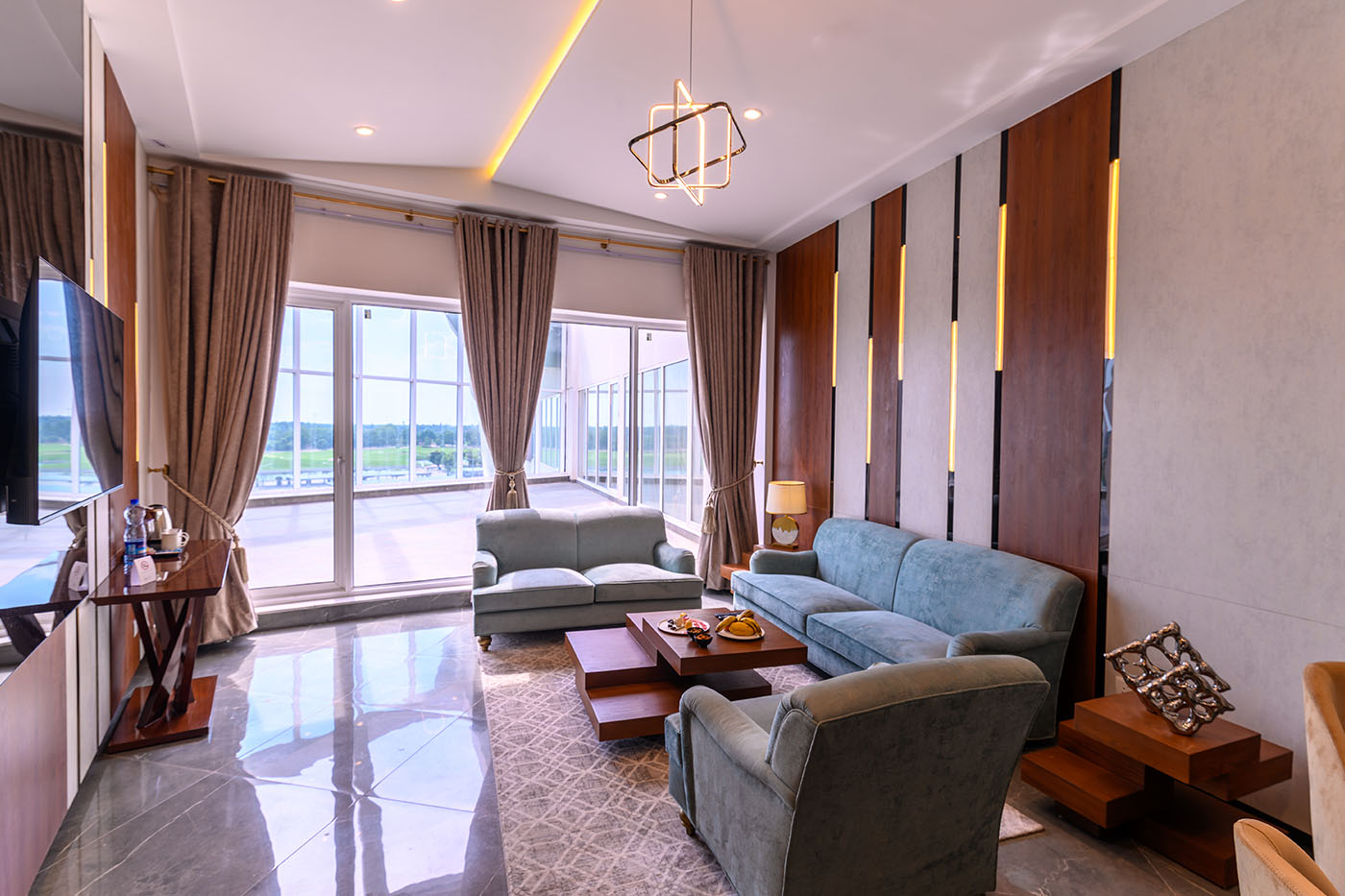 Executive Suite image 4