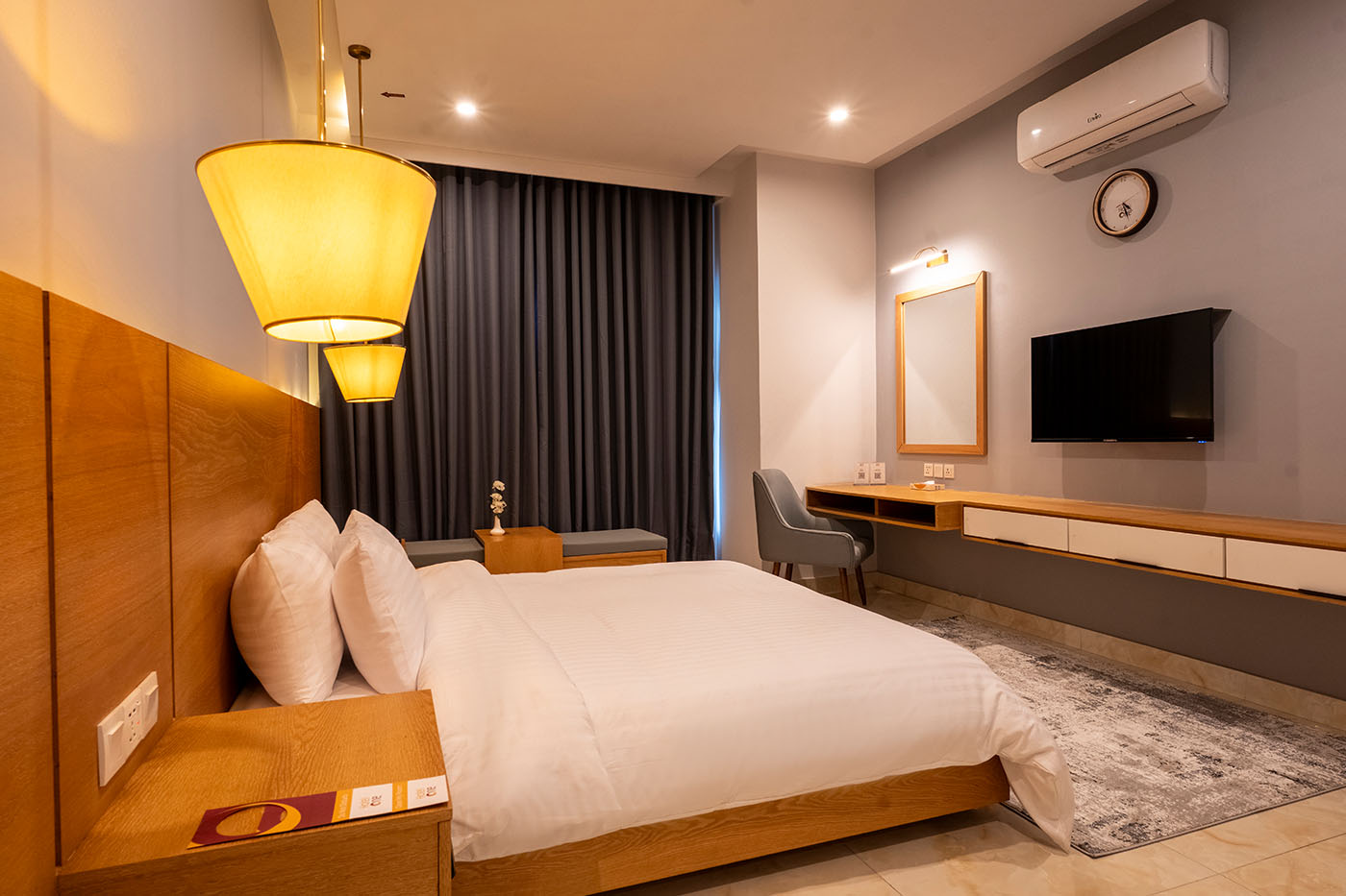 Executive Suite image 6