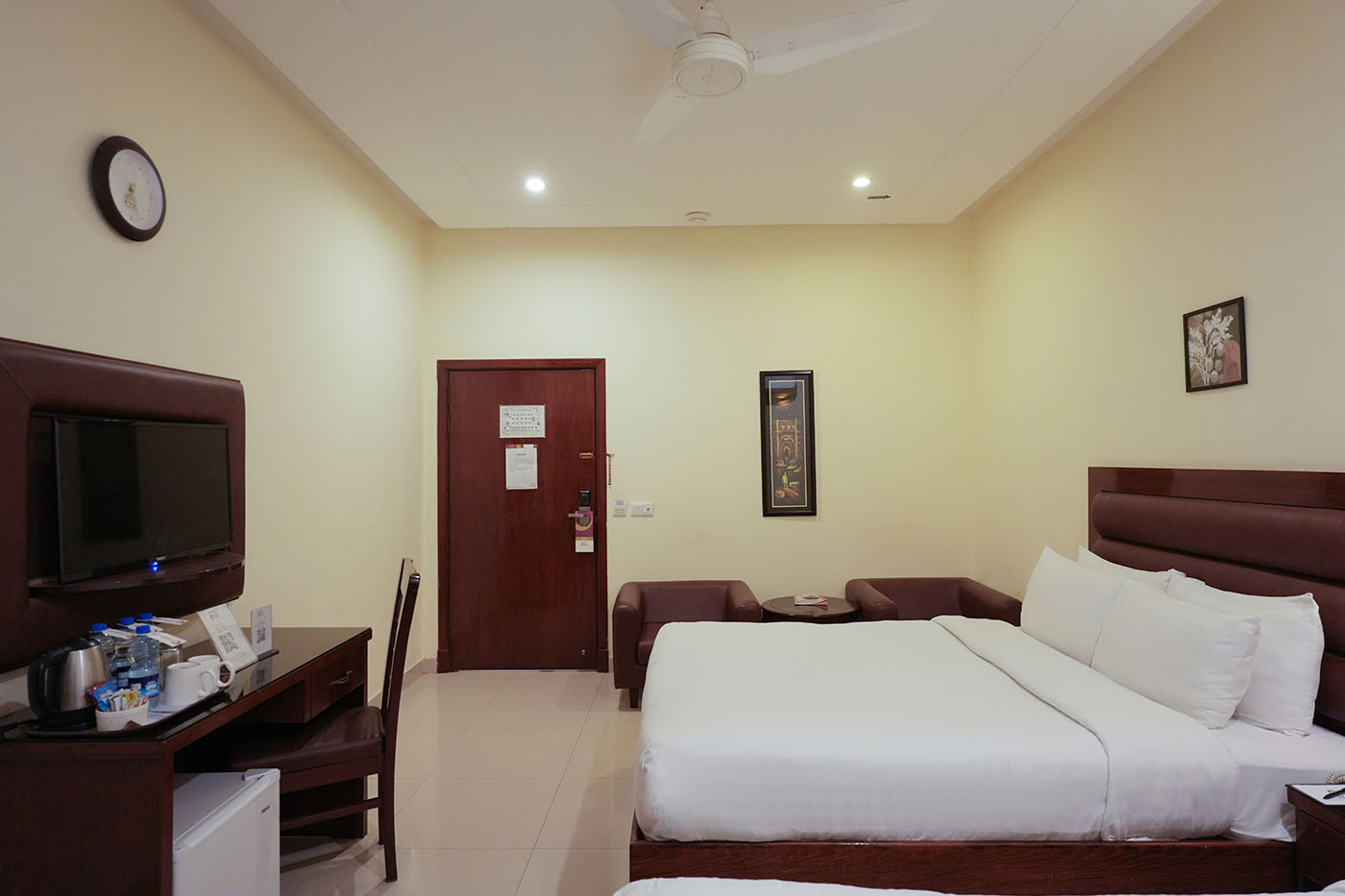 Deluxe Twin Room image 5