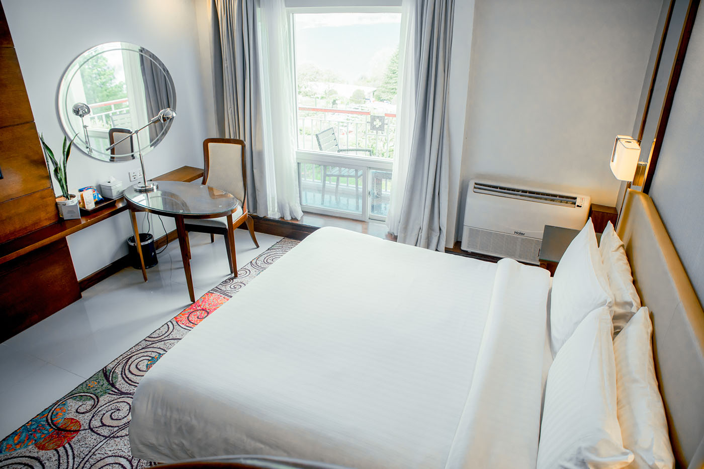Deluxe Suite image 9