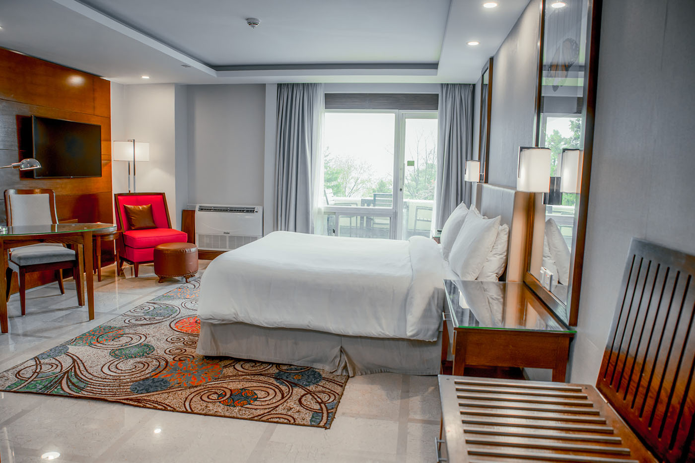 Executive Suite image 1
