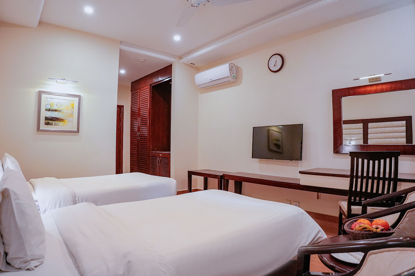 Deluxe Twin Room image 1