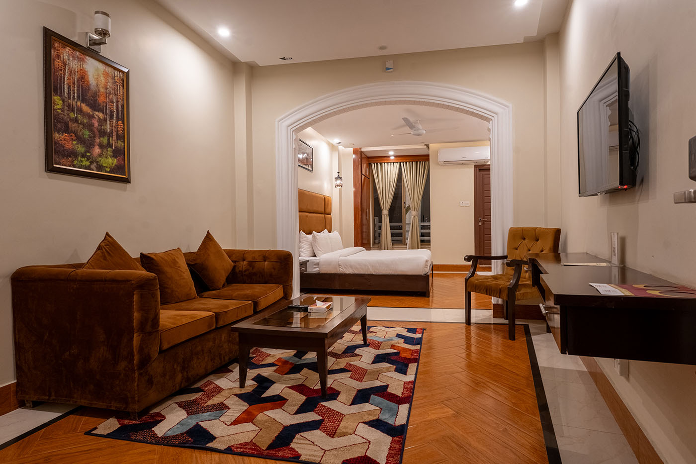 Deluxe Double Room With Balcony image 7